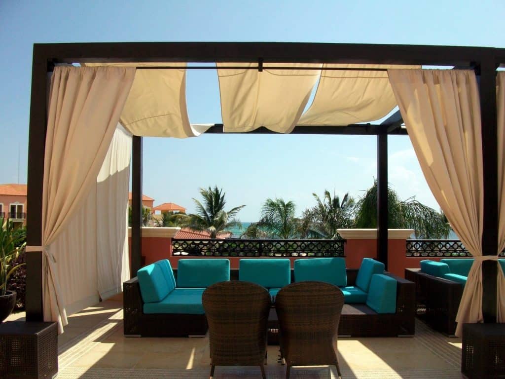 Read more about the article Transforming Your Backyard; Pergola Edition