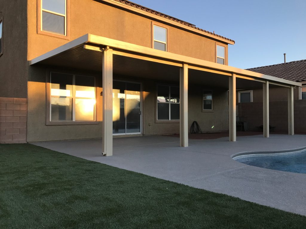 Read more about the article Pergola Materials: Wood, Vinyl, or Aluminum?