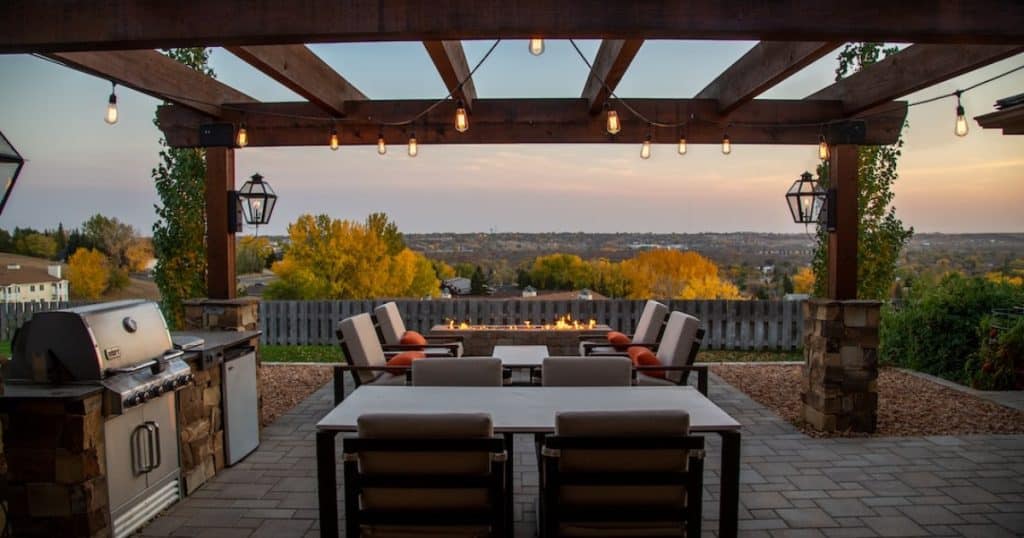 Read more about the article Enhancing Curb Appeal with Pergola Entryways